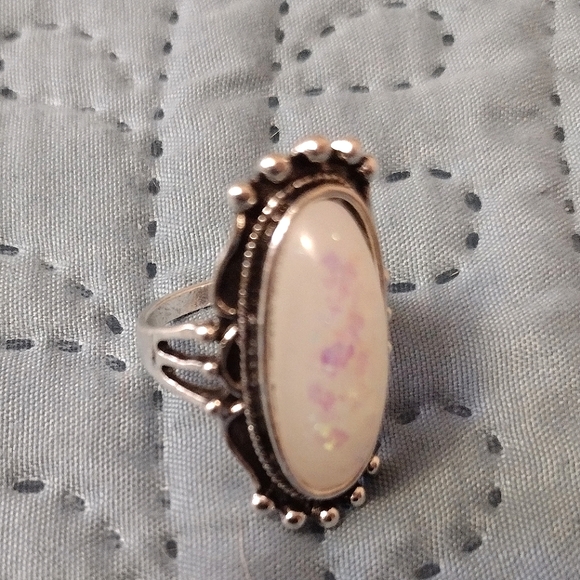 NWOB silver tone moonstone ring - Picture 6 of 8